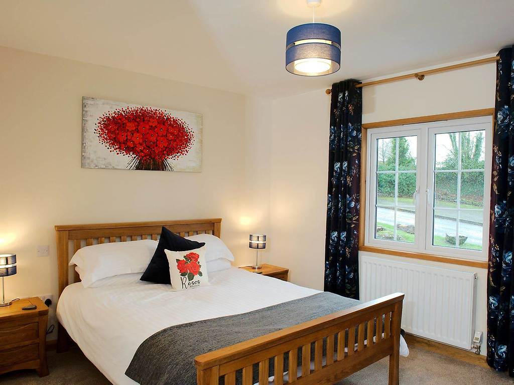 18-61 - Rose / Rhosyn room Rose / Rhosyn room, 18-61